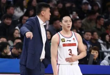 世界杯官方软件更新-广东队唯一600万顶薪球员，胡明轩场均只有7分，还不如打替补